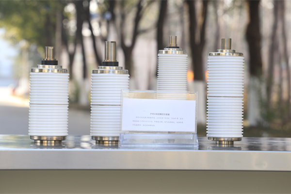 真空開關(guān)管絕緣外殼采用玻璃材料,優(yōu)勢多多!