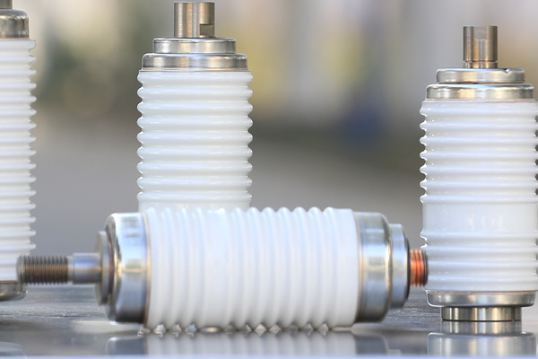 怎樣解決真空滅弧室的漏氣問(wèn)題?